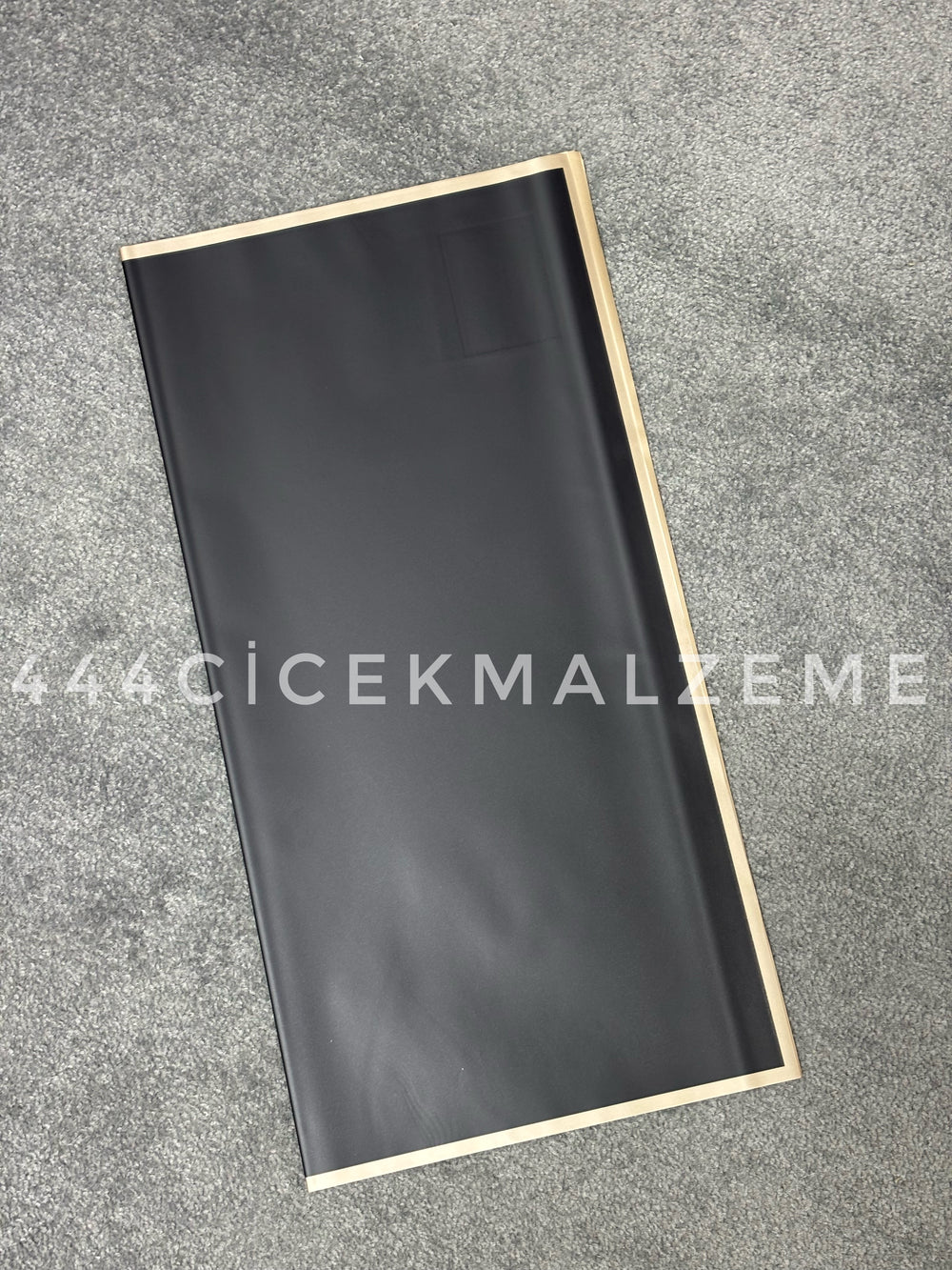 gold çizgili buket kağıdı siyah